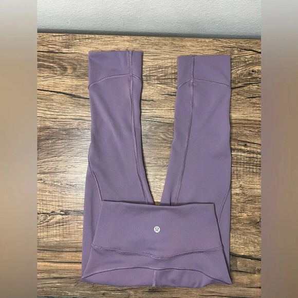 Lululemon In Movement Crop *Everlux 19" size 2 - Picture 6 of 6